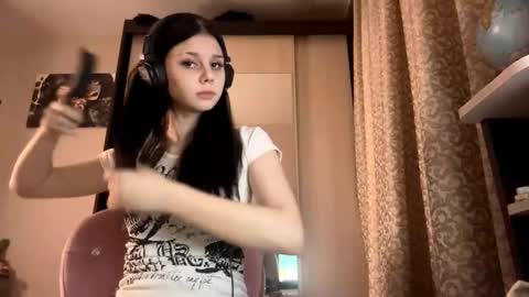 Snapshot of constancefeusier chatting on 11.06.25 Isabella online show from 11.06.25