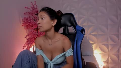  CORA  online show from 12.04.25