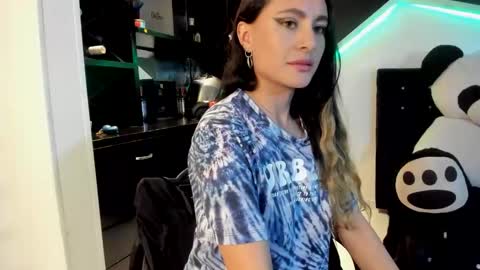 Coral  online show from 02.25.25