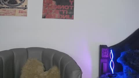 Snapshot of coraliebronson chatting on 02.14.26 Coralie Bronson online show from 02.14.26