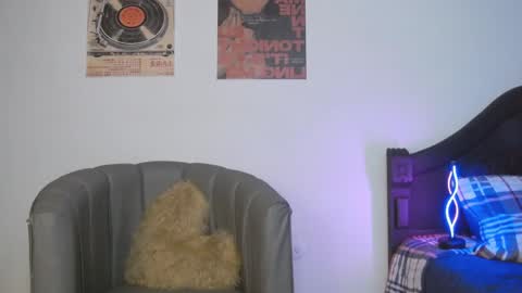 Snapshot of coraliebronson chatting on 02.26.26 Coralie Bronson online show from 02.26.26