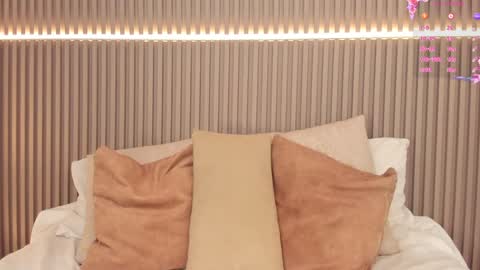 coralineross_ online show from 02.01.25