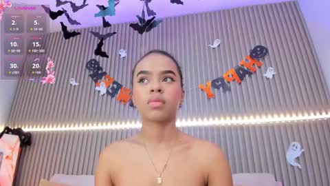 coralineross_ online show from 10.09.25