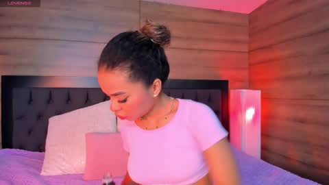 coralineross_ online show from 12.20.25