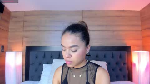 coralineross_ online show from 01.08.26