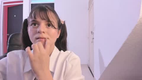 Snapshot of coralinexxx07 chatting on 04.16.26 Coraline uwu Bienvenidos al dulce mundo de Coraline Hola amores soy Coraline Una chica tierna juguetona online show from 04.16.26