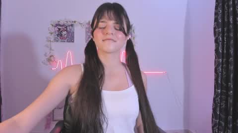 Snapshot of coralinexxx07 chatting on 04.25.26 Coraline uwu Bienvenidos al dulce mundo de Coraline Hola amores soy Coraline Una chica tierna juguetona online show from 04.25.26