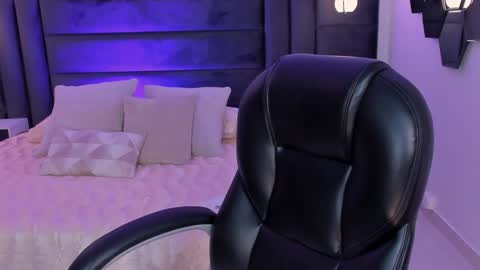 Corinne Russo online show from 02.05.25