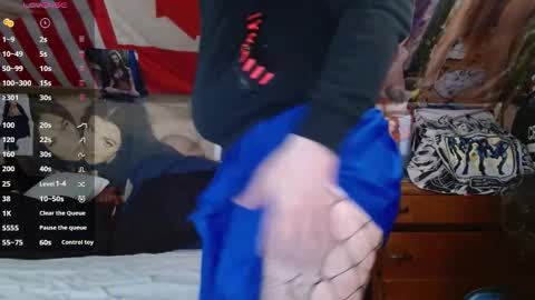 Snapshot of cosmicjones88 chatting on 11.04.25 cosmicjones88 online show from 11.04.25