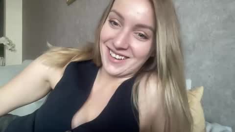 cosmo_blondiee online show from 09.30.25
