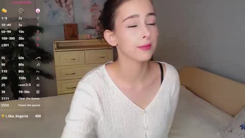 Snapshot of cosmos_baby chatting on 09.19.25 Luna online show from 09.19.25