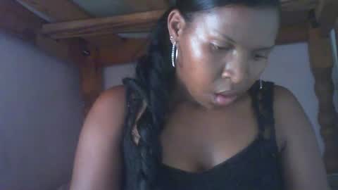 Snapshot of couleur_vanille chatting on 02.20.25 couleur_vanille online show from 02.20.25