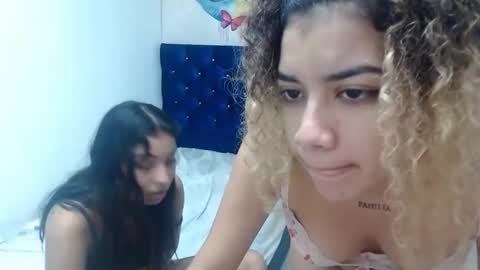 Snapshot of couple_lesbian_zhara_sophia chatting on 01.18.25 couple_lesbian_zhara_sophia online show from 01.18.25