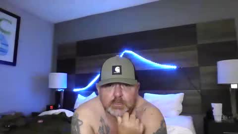 Snapshot of couple_pleaser1 chatting on 09.20.25 Ieathairytacos online show from 09.20.25