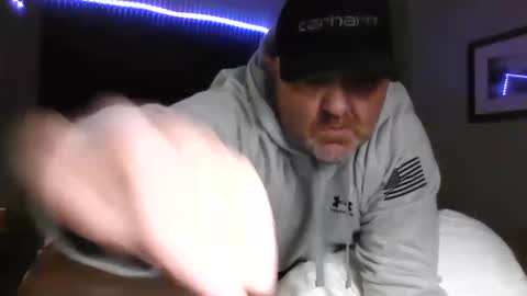 Snapshot of couple_pleaser1 chatting on 09.27.25 Ieathairytacos online show from 09.27.25