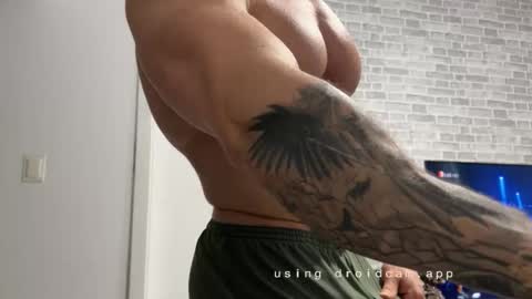 couplemuscle40 online show from 11.13.25