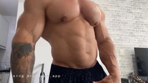 couplemuscle40 online show from 01.08.26