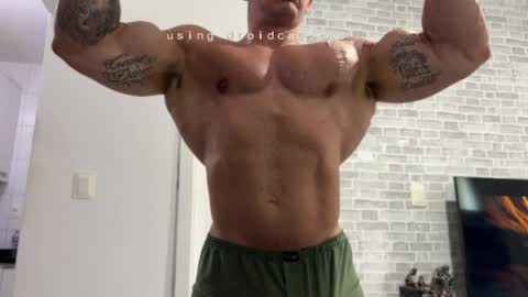 Snapshot of couplemuscle40 chatting on 06.02.26 couplemuscle40 online show from 06.02.26