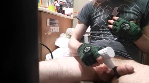 Snapshot of crackback_kyd chatting on 12.20.24 crackback_kyd online show from 12.20.24