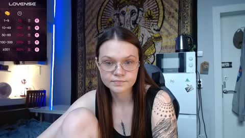 Snapshot of cranberry_hot chatting on 05.29.26 cranberry_hot online show from 05.29.26
