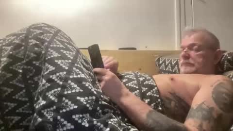 Snapshot of crapaud75018paris chatting on 02.27.26 crapaud75018paris online show from 02.27.26