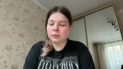 Snapshot of crave_elise chatting on 09.26.25 Elise online show from 09.26.25