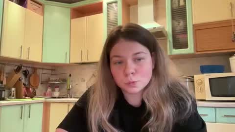 Snapshot of crave_elise chatting on 10.22.25 Elise online show from 10.22.25