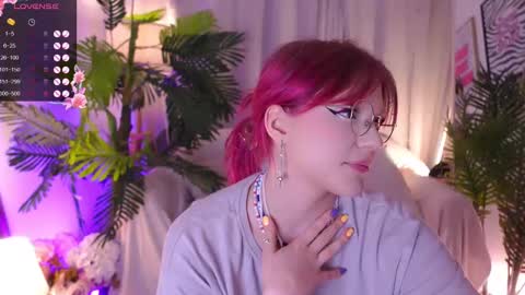Snapshot of crazy__wine chatting on 03.08.25 Sonya online show from 03.08.25
