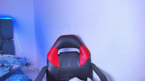 Snapshot of crazybaby_squirt chatting on 05.21.26 crazybaby_squirt online show from 05.21.26
