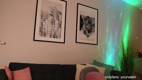 Snapshot of crazybabyyy chatting on 04.30.26 Valeri Val online show from 04.30.26