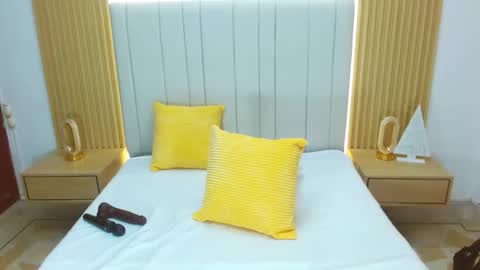 Snapshot of crazybigass chatting on 12.14.25 Sara online show from 12.14.25