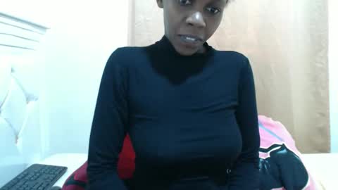 Snapshot of crazyebonie chatting on 09.23.25 Ebonie online show from 09.23.25