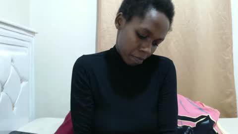 Snapshot of crazyebonie chatting on 09.28.25 Ebonie online show from 09.28.25