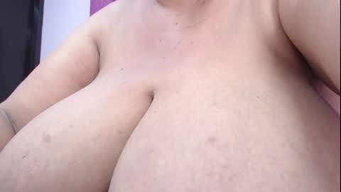 Snapshot of crazyonme chatting on 02.12.26 diosalinda online show from 02.12.26