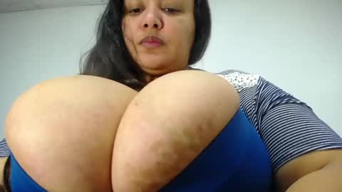 Snapshot of crazyonme chatting on 04.30.26 diosalinda online show from 04.30.26