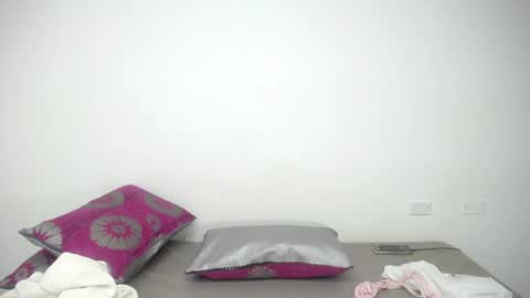 Snapshot of crazyonme chatting on 06.15.26 diosalinda online show from 06.15.26