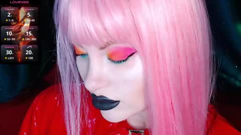 Snapshot of crazypinkyball chatting on 12.05.24 Roxy online show from 12.05.24