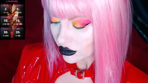 Snapshot of crazypinkyball chatting on 12.08.24 Roxy online show from 12.08.24