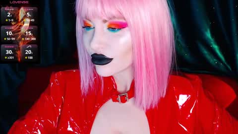 Snapshot of crazypinkyball chatting on 12.19.24 Roxy online show from 12.19.24