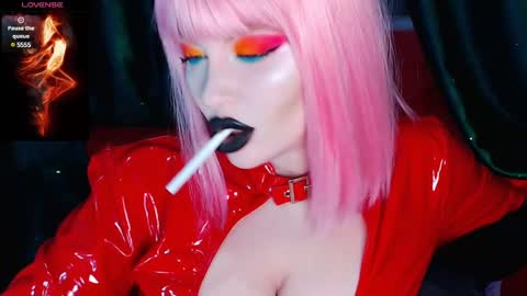 Snapshot of crazypinkyball chatting on 12.20.24 Roxy online show from 12.20.24