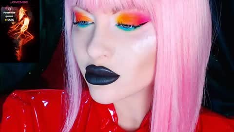 Snapshot of crazypinkyball chatting on 12.29.24 Roxy online show from 12.29.24