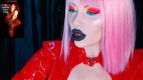 Snapshot of crazypinkyball chatting on 01.04.25 Roxy online show from 01.04.25