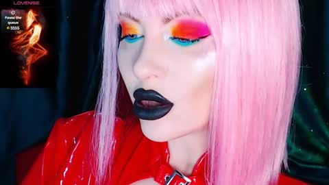 Snapshot of crazypinkyball chatting on 01.09.25 Roxy online show from 01.09.25