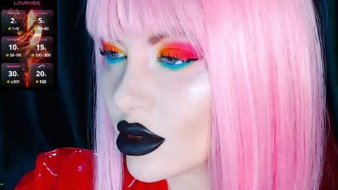 Snapshot of crazypinkyball chatting on 01.14.25 Roxy online show from 01.14.25