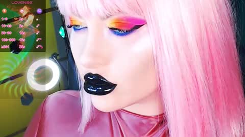 Snapshot of crazypinkyball chatting on 09.09.25 Roxy online show from 09.09.25