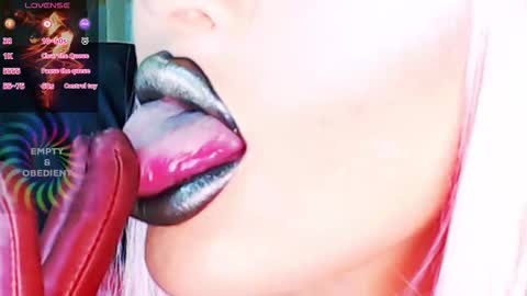 Snapshot of crazypinkyball chatting on 09.19.25 Roxy online show from 09.19.25