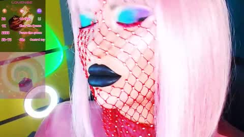 Snapshot of crazypinkyball chatting on 09.23.25 Roxy online show from 09.23.25