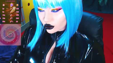 Snapshot of crazypinkyball chatting on 10.26.25 Roxy online show from 10.26.25