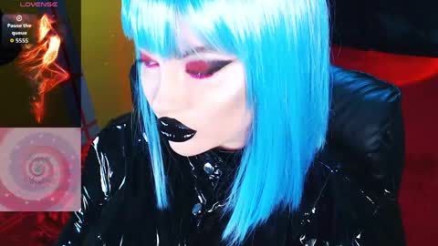 Snapshot of crazypinkyball chatting on 03.25.26 Roxy online show from 03.25.26