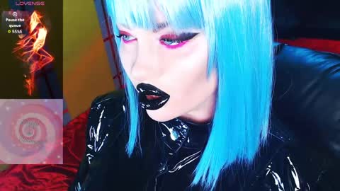 Snapshot of crazypinkyball chatting on 04.15.26 Roxy online show from 04.15.26